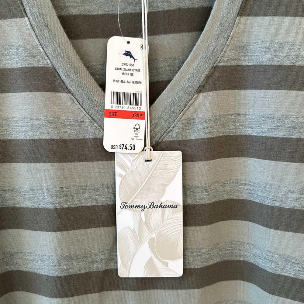 Tommy Bahama Kauai Island Voyage V-Neck Tee,
Tea Leaf Heather, XS - Picture 3 of 7